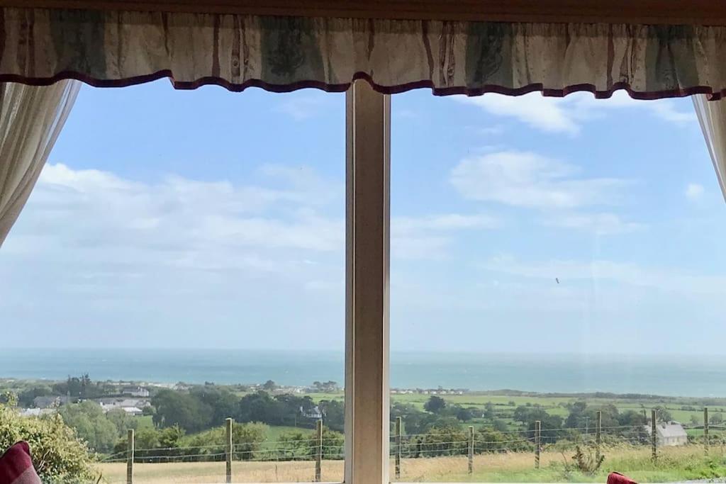 Snowdon Bay - North Wales - Stunning Llyn Peninsula Mountain & Ocean Views - Wilde Retreats Villa Pwllheli Exterior photo